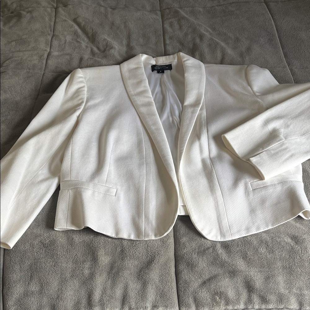 Tahari White Cropped Open-Front Blazer